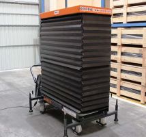 Electric vehicle lifting table battery
